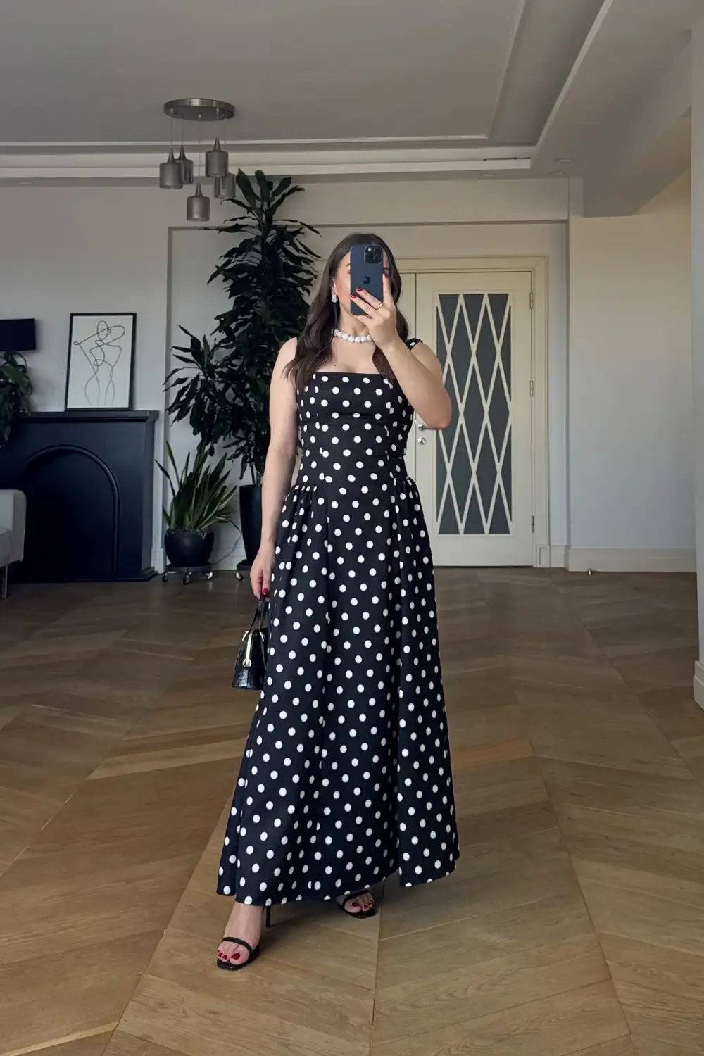 Kare Yaka Puantiyeli Askılı Midi Elbise - SİYAH
