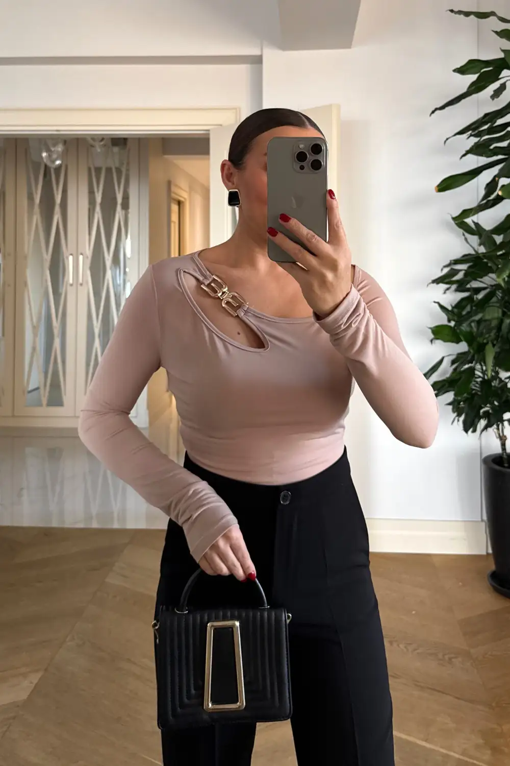 Asimetrik Yaka Uzun Kollu Bluz 2