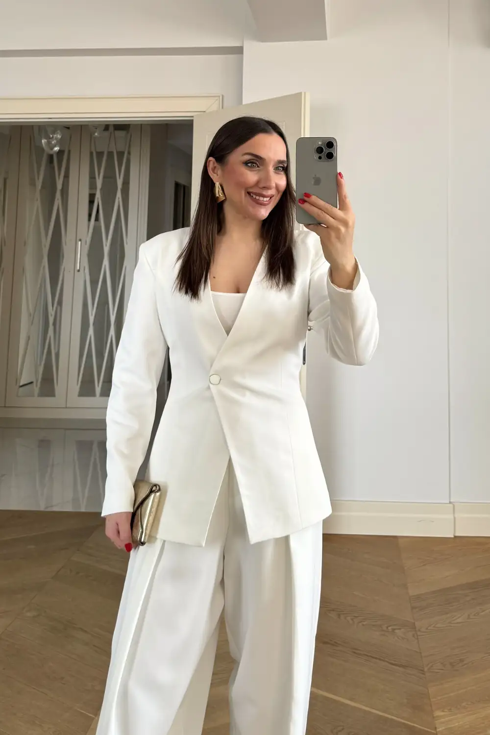Yakasız Vücuda Oturan Blazer Kadın Ceket - Beyaz