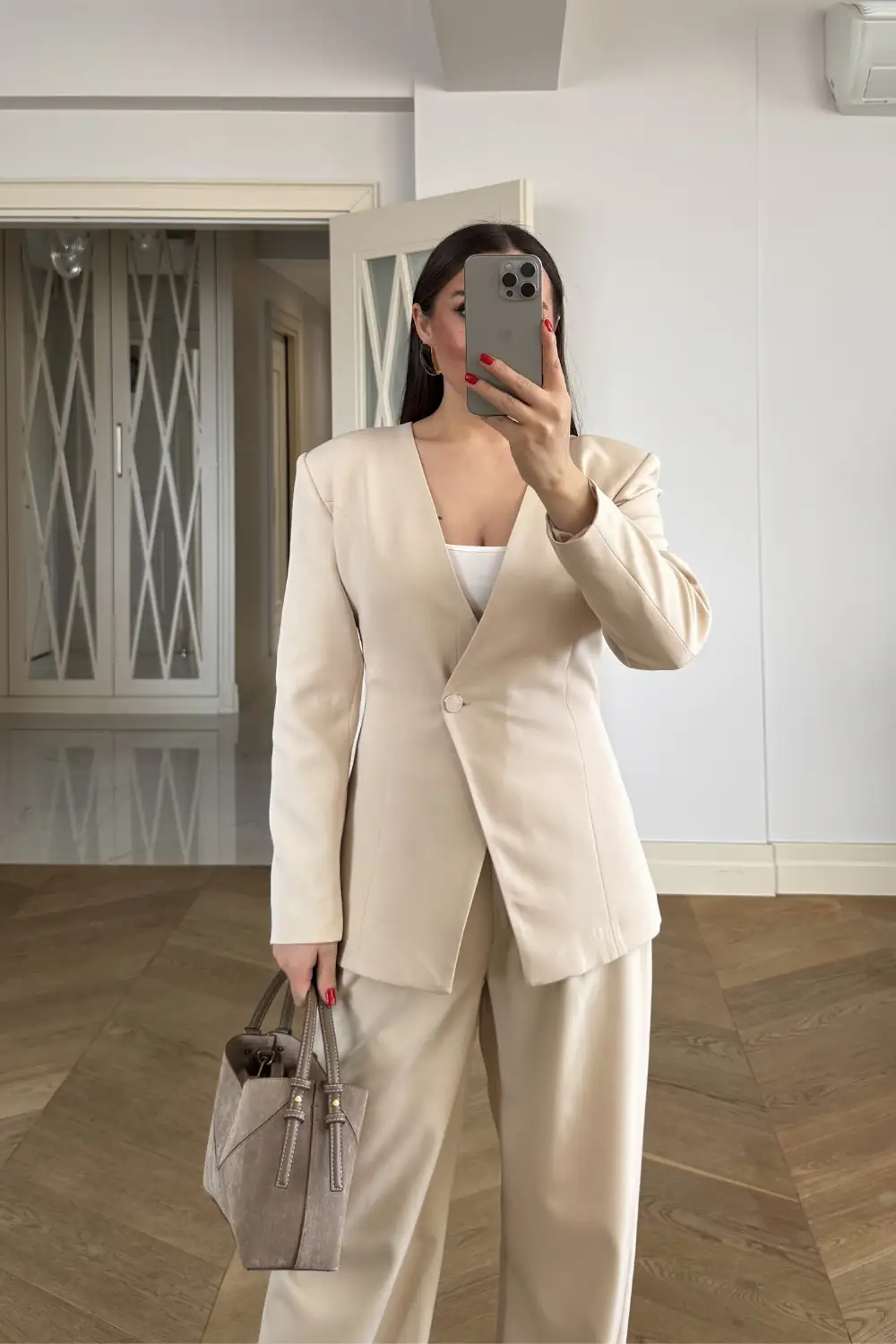 Yakasız Vücuda Oturan Blazer Kadın Ceket - Bej