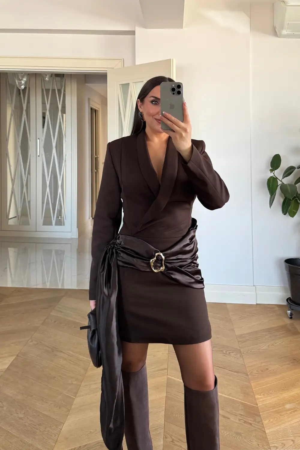 Kruvaze Yaka Toka Detaylı Mini Elbise 5