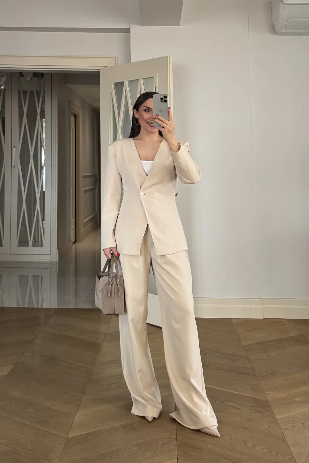 Yakasız Vücuda Oturan Blazer Kadın Ceket - Bej