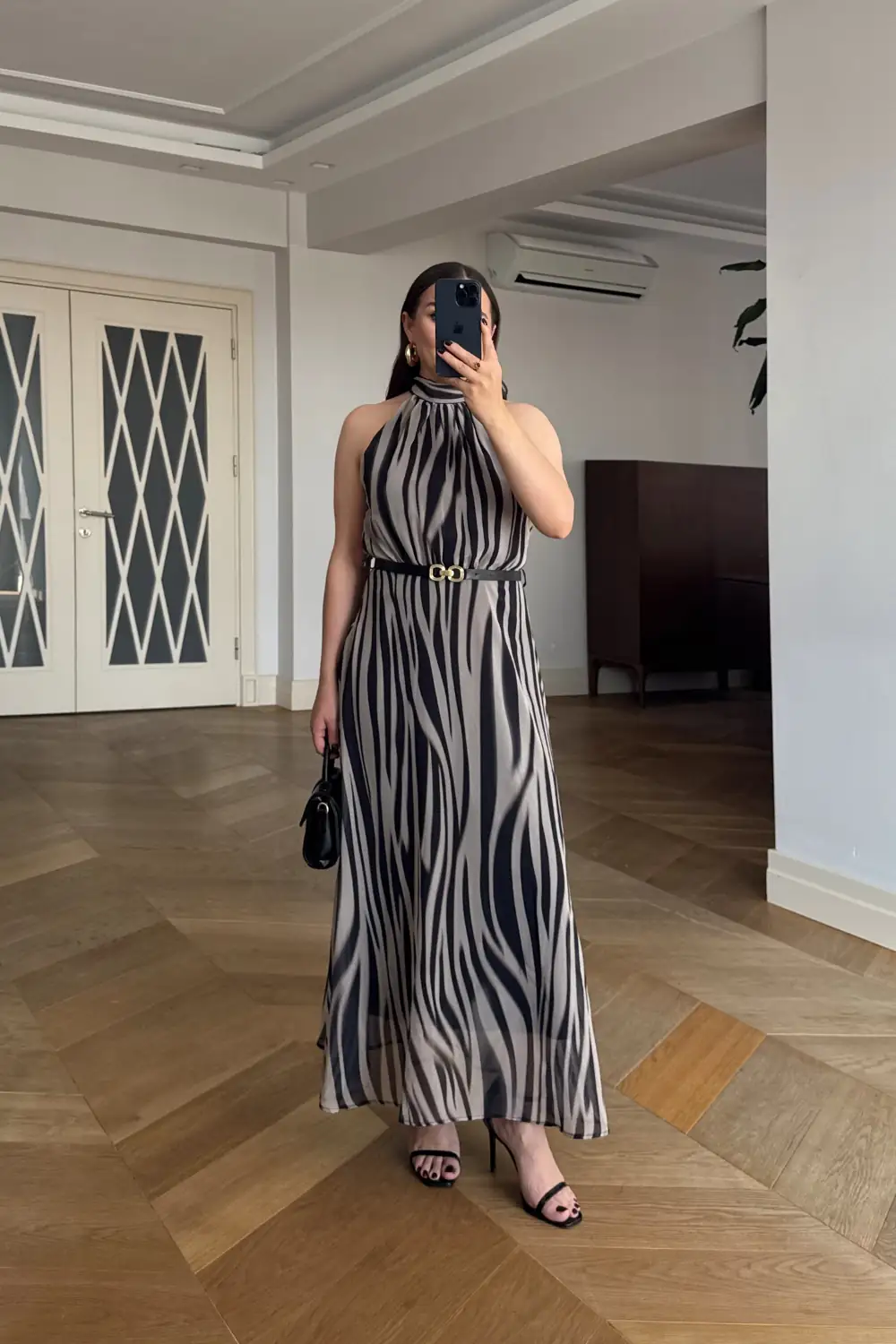 Halter Yaka Kemerli Şifon Midi Elbise - SİYAH