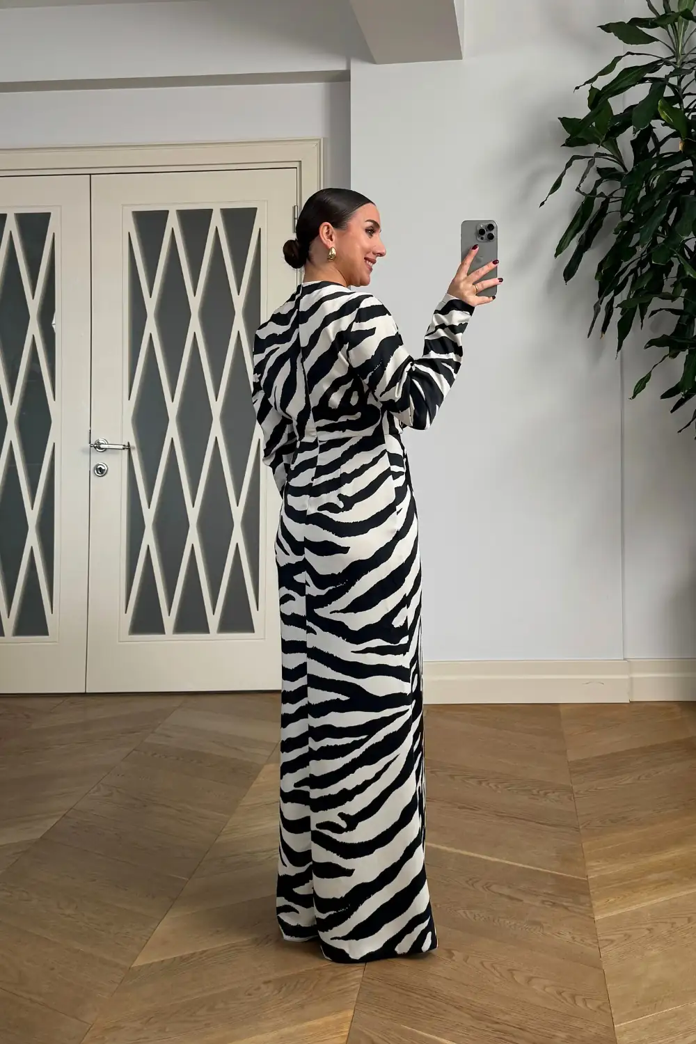 Zebra Desenli V Yaka Uzun Elbise 8