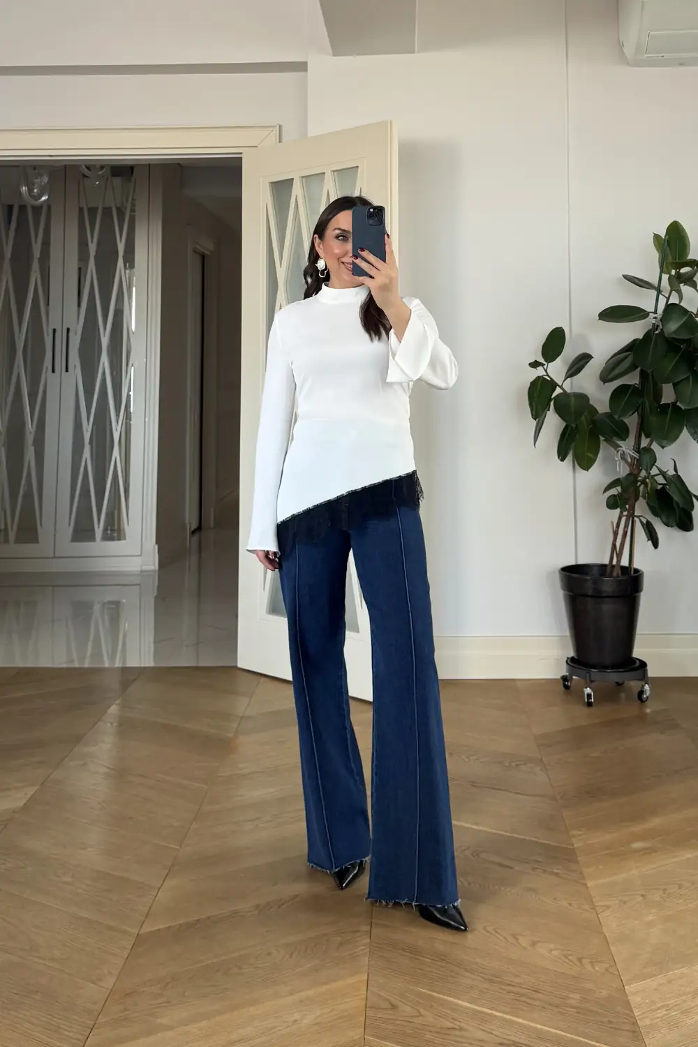 Dik Yaka Dantel Detaylı Asimetrik Bluz 2