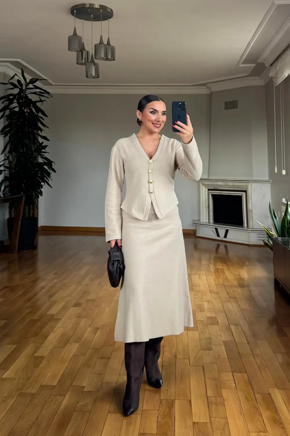 Yumuşak Dokulu Bluz Etek Takım - Bej