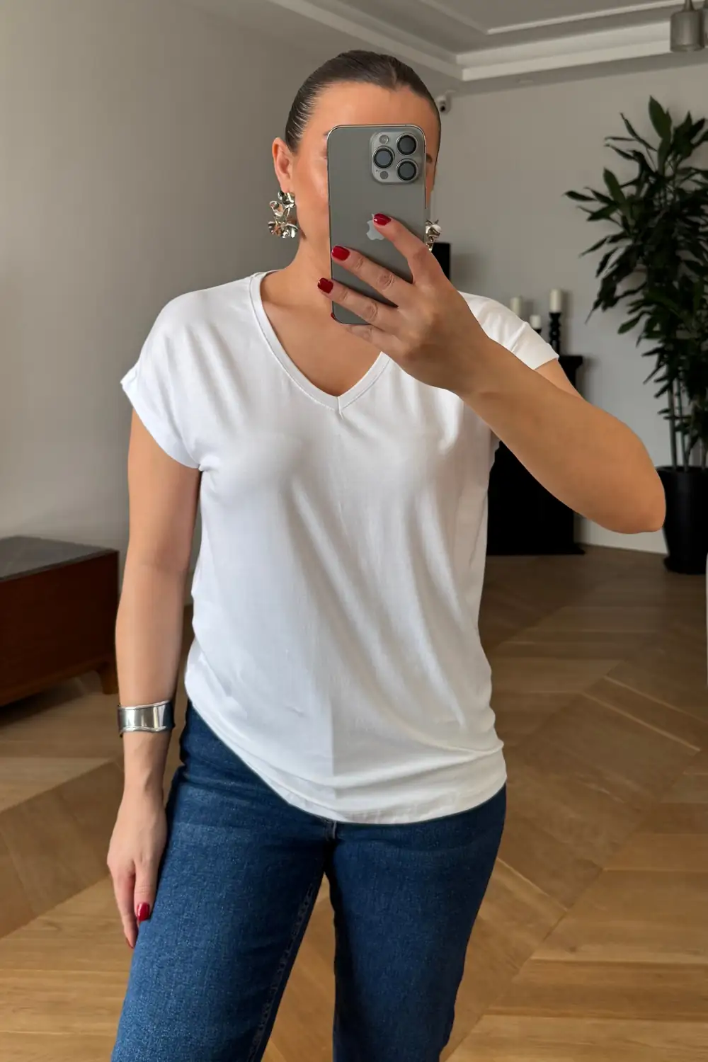 V Yaka Basic Kadın Tişört - Beyaz