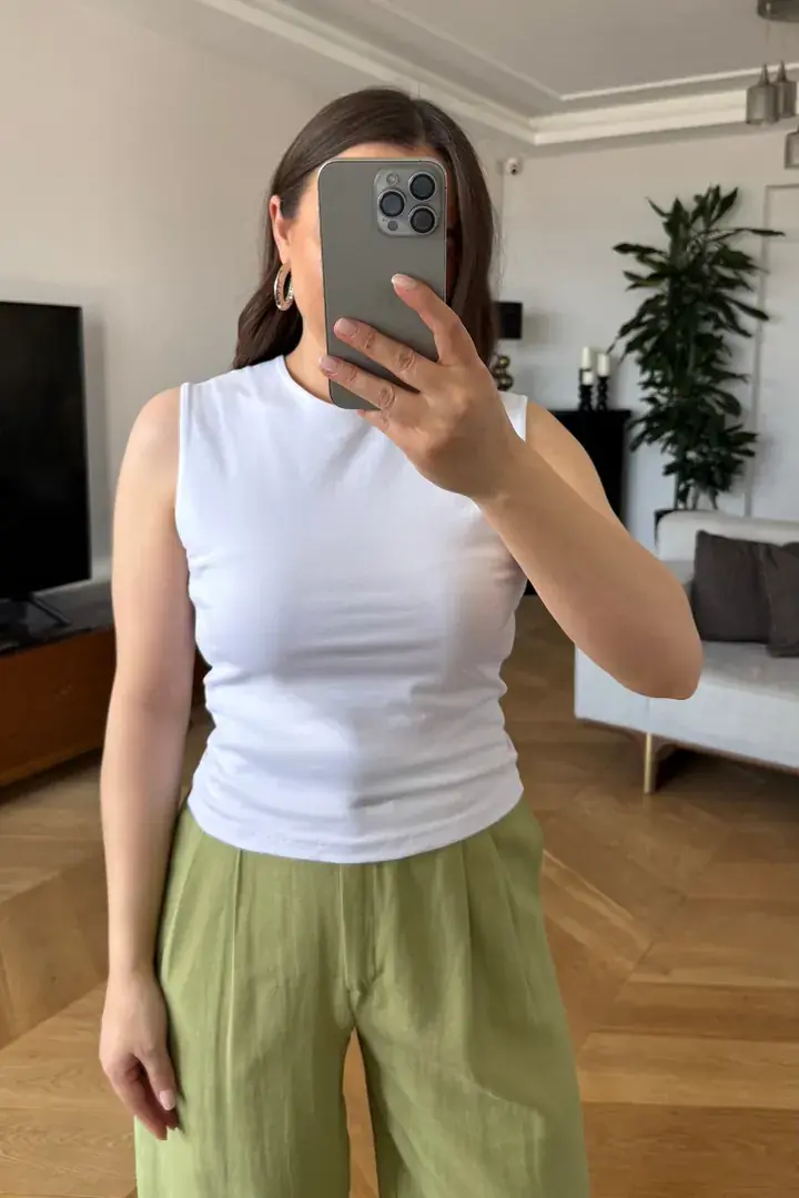 Bisiklet Yaka Sıfır Kol Kadın Atlet - Beyaz