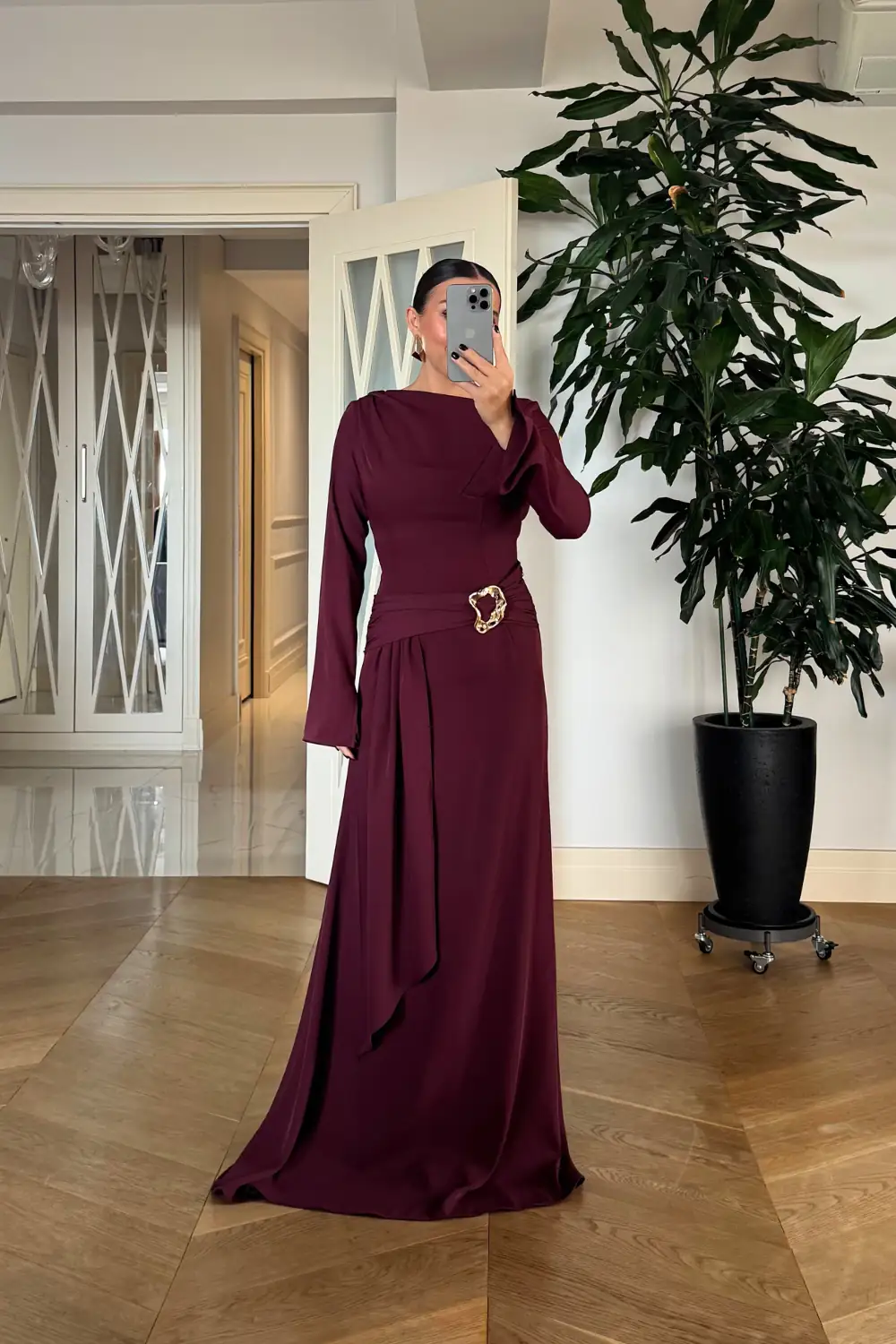 Kayık Yaka Tokalı Uzun Elbise 7