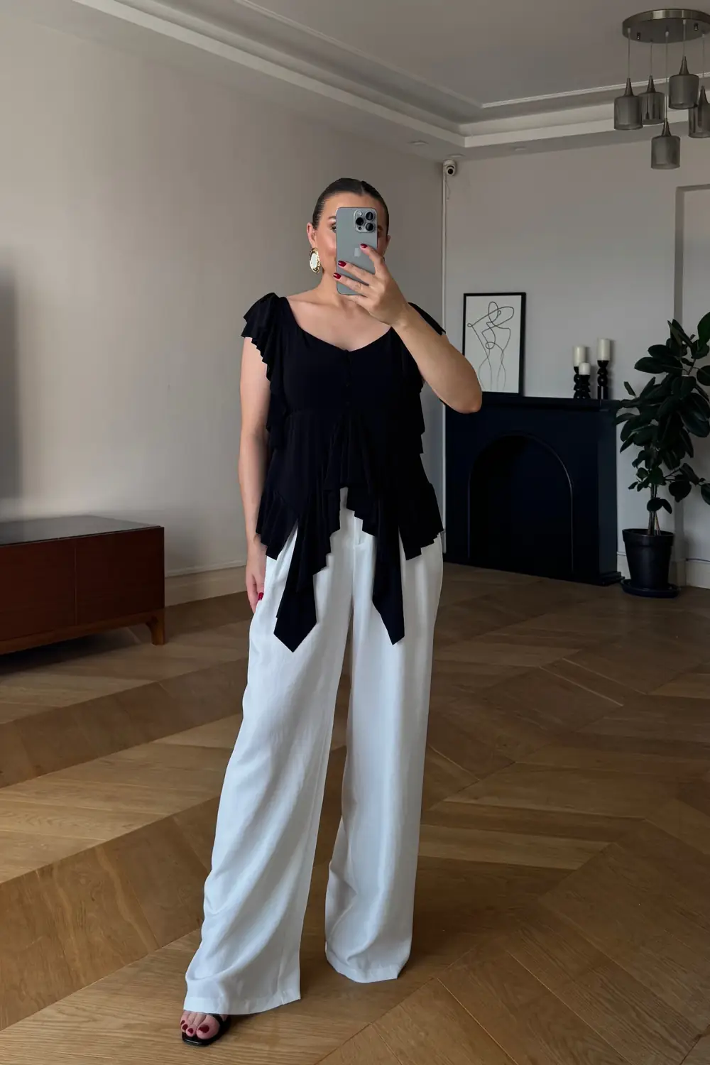 Asimetrik Kesim Volanlı Bluz 5