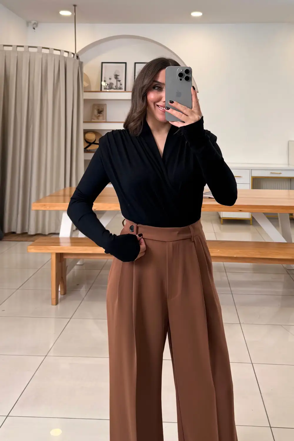 Kruvaze Yaka Vatkalı Uzun Kollu Bodysuit - SİYAH