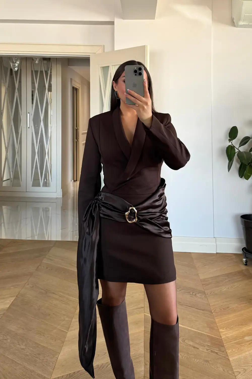 Kruvaze Yaka Toka Detaylı Mini Elbise 4