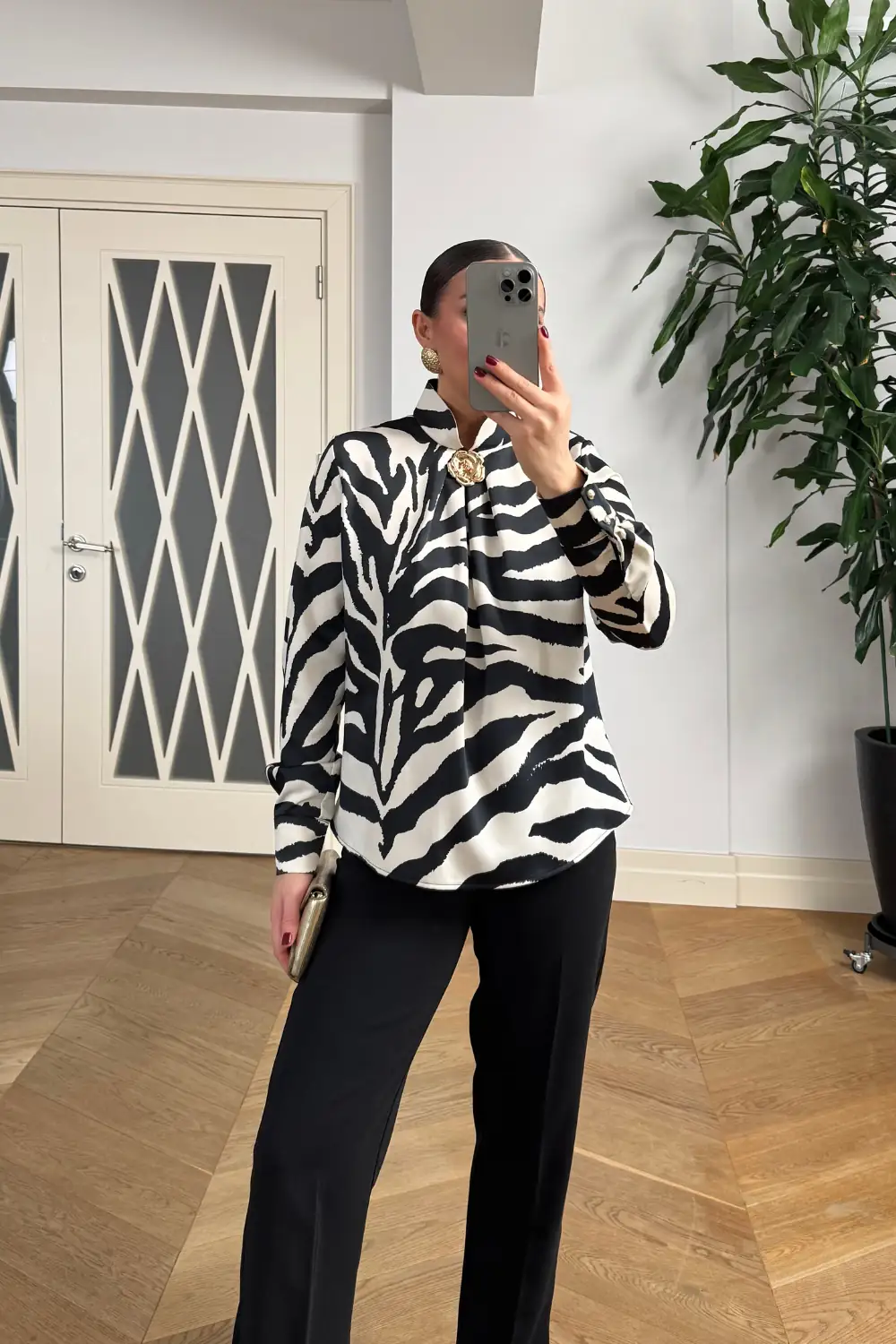 Zebra Desenli Broş Detaylı Bluz 7
