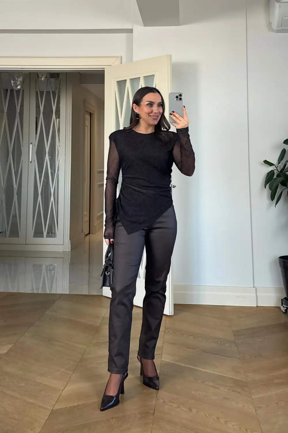 Vatkalı Büzgü Detaylı Tül Bluz 6