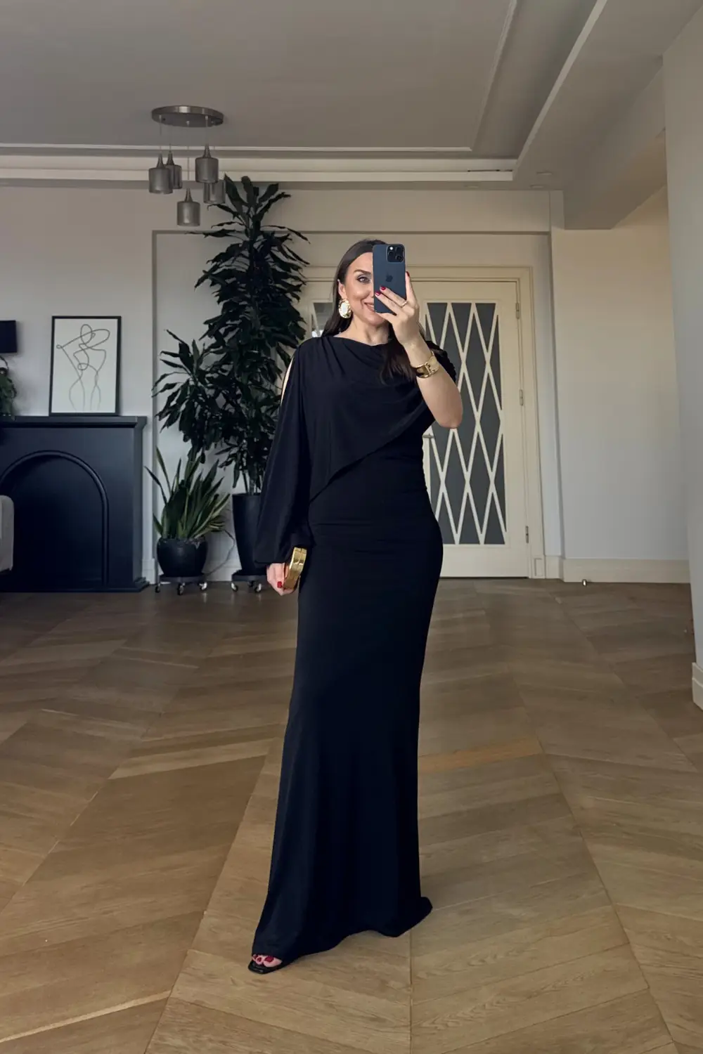 Tek Kol Dekolte Detaylı Uzun Elbise 2