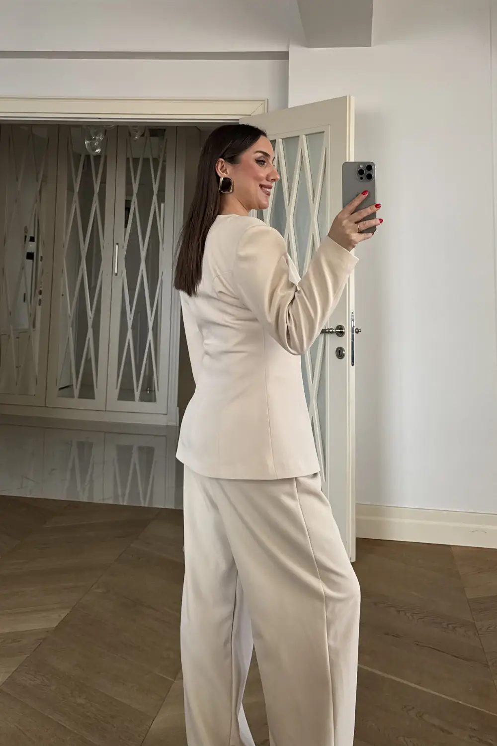 Yakasız Vücuda Oturan Blazer Kadın Ceket - Bej