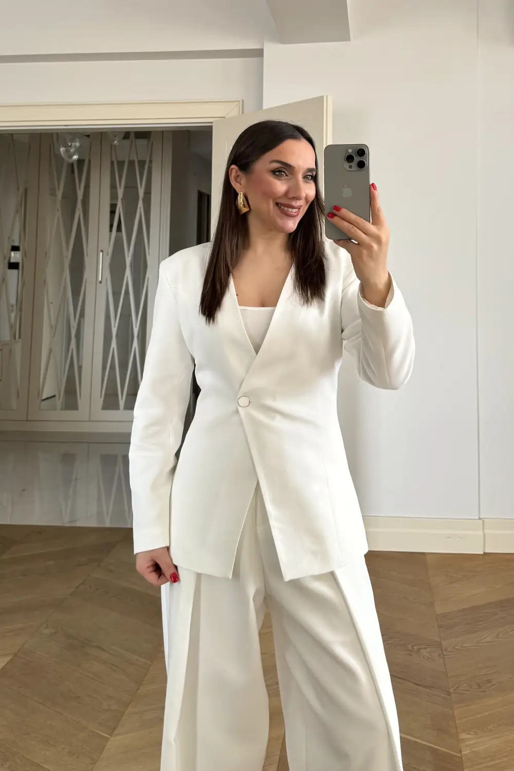 Yakasız Vücuda Oturan Blazer Kadın Ceket - Beyaz