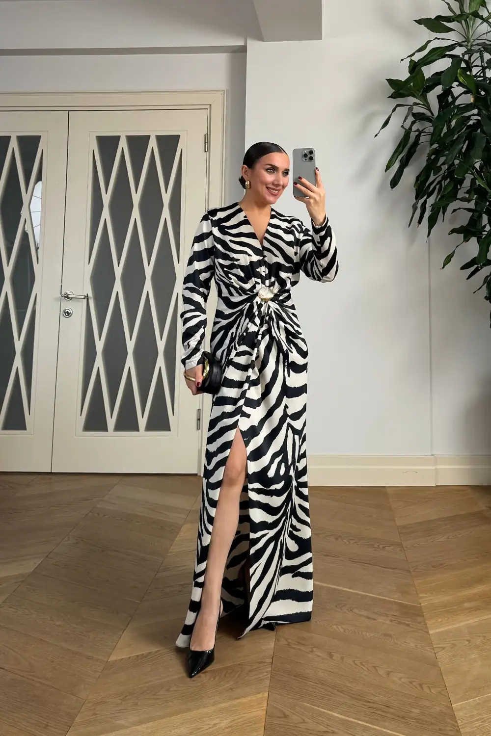 Zebra Desenli V Yaka Uzun Elbise 1