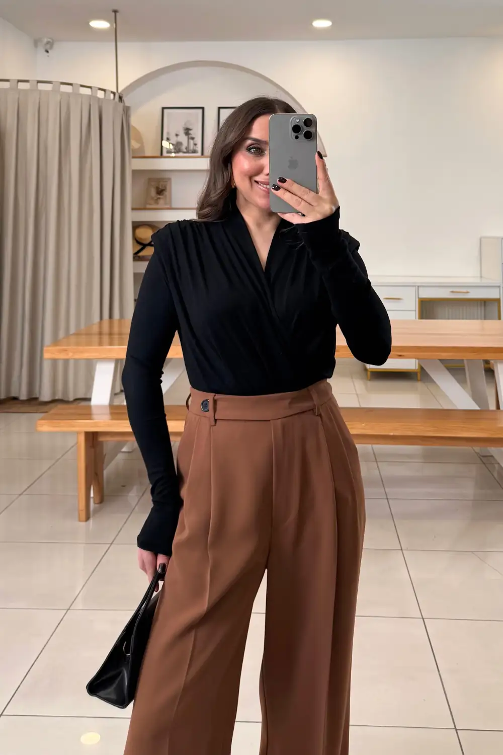 Kruvaze Yaka Vatkalı Uzun Kollu Bodysuit - SİYAH