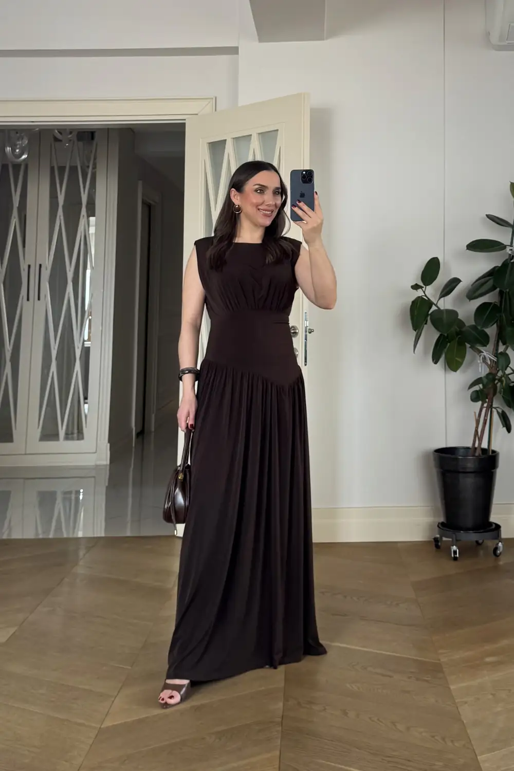 Büzgü Detaylı Sıfır Kol Uzun Elbise 7