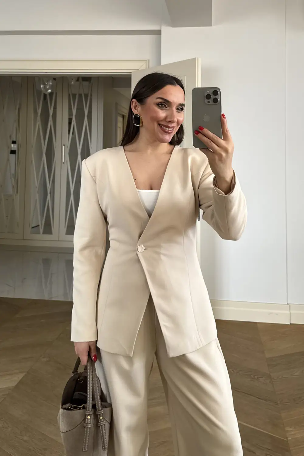 Yakasız Vücuda Oturan Blazer Kadın Ceket - Bej