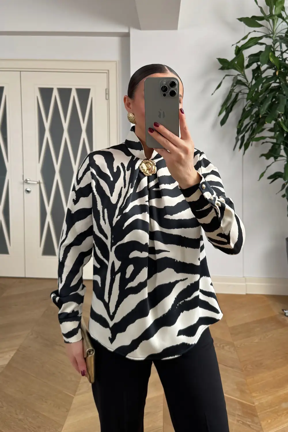 Zebra Desenli Broş Detaylı Bluz 2