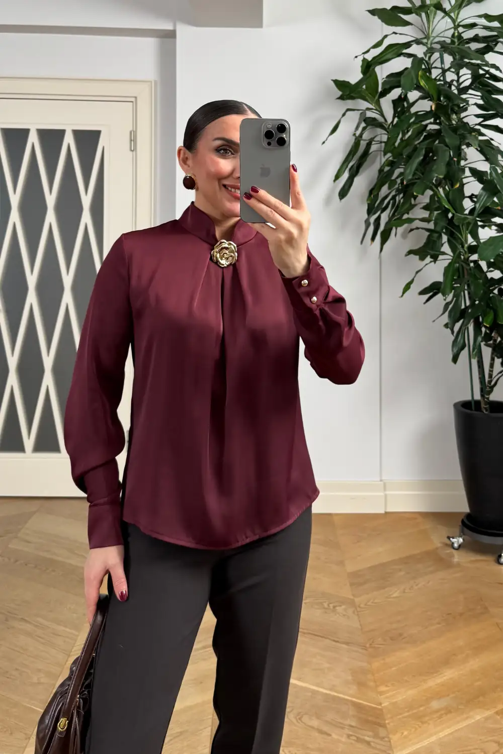 Broş Detaylı Uzun Kollu Saten Bluz 3