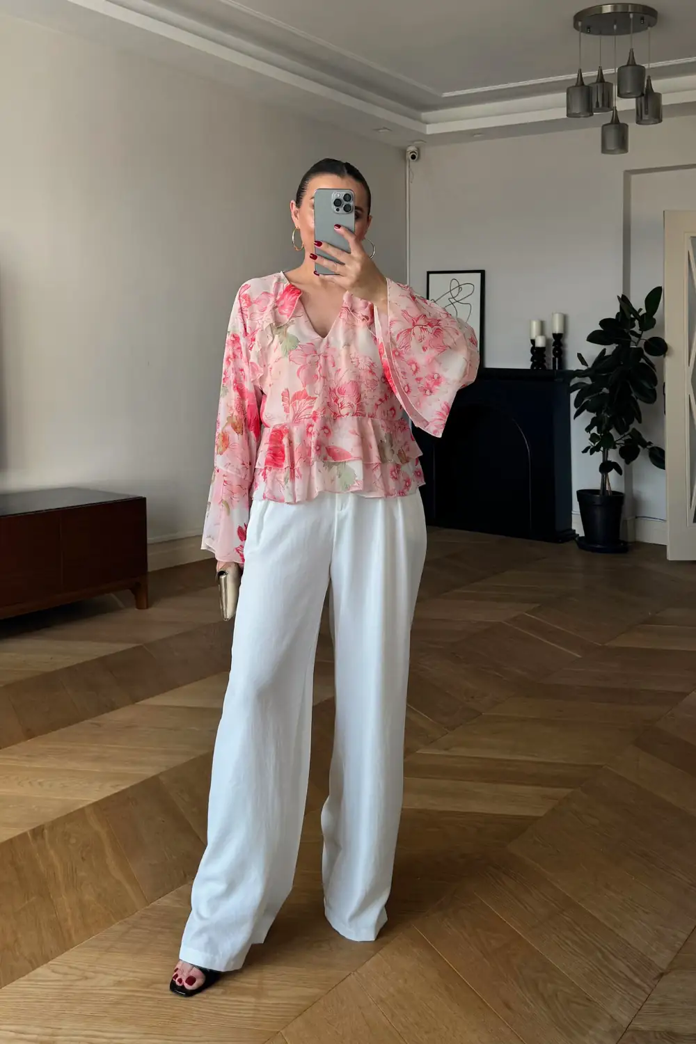 Çiçek Desenli Frfır Detaylı Bluz 5