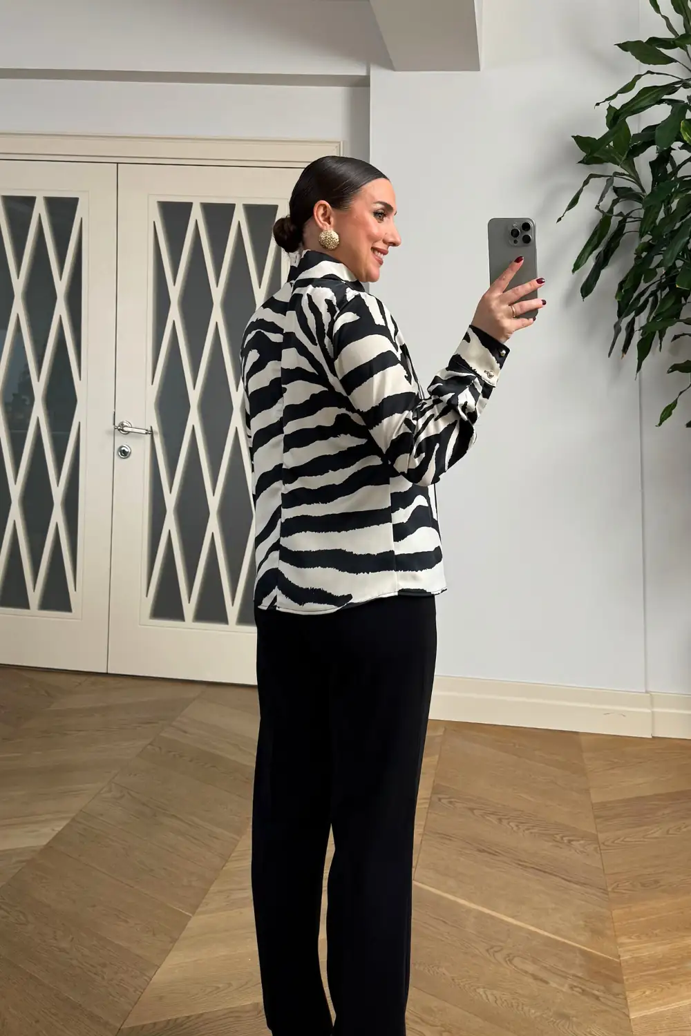 Zebra Desenli Broş Detaylı Bluz 8