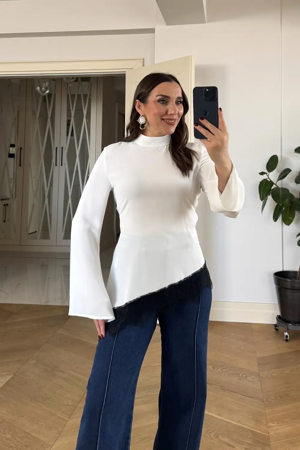 Dik Yaka Dantel Detaylı Asimetrik Bluz 5