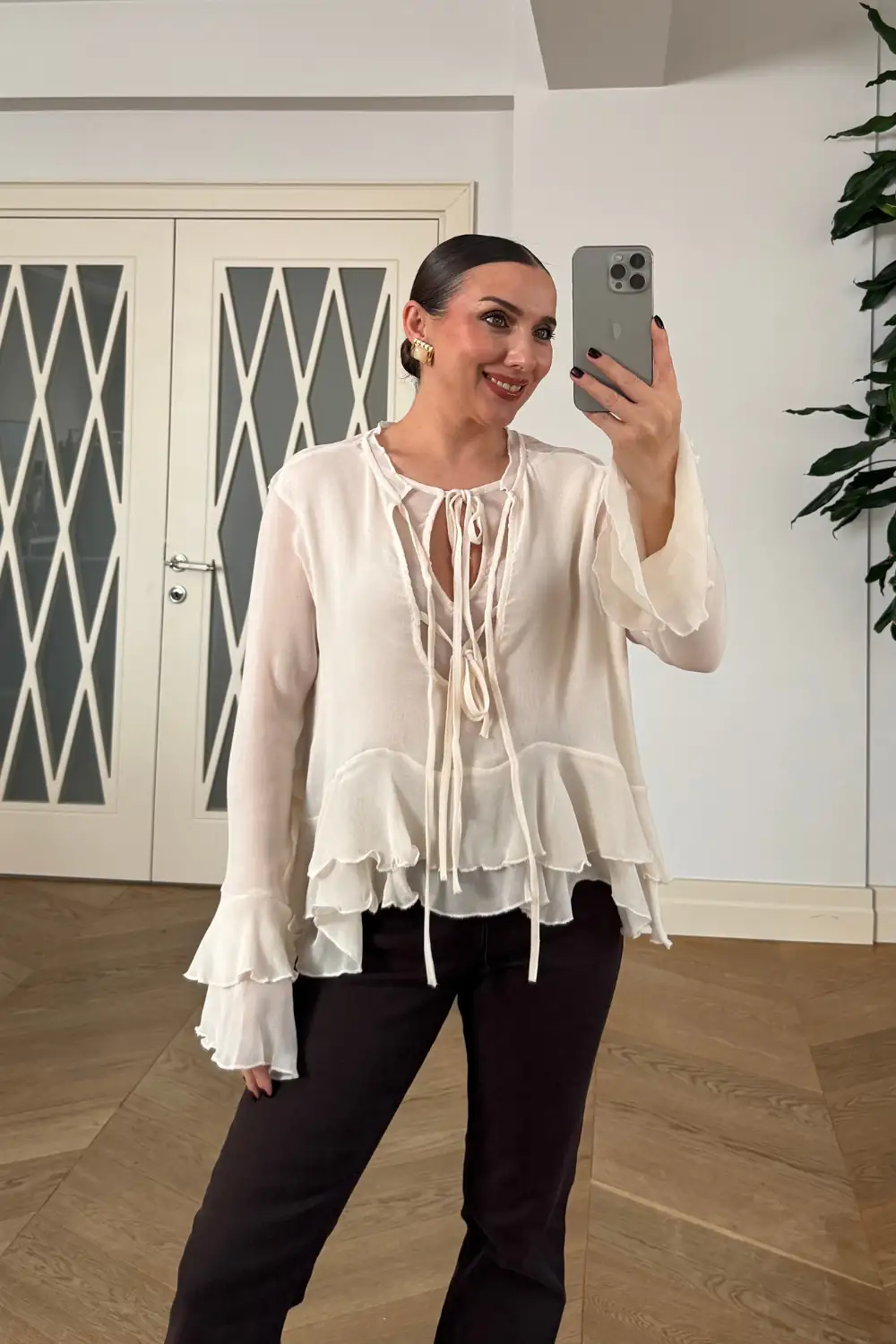 Bağcık Detaylı Fırfırlı Uzun Kollu Bluz 6