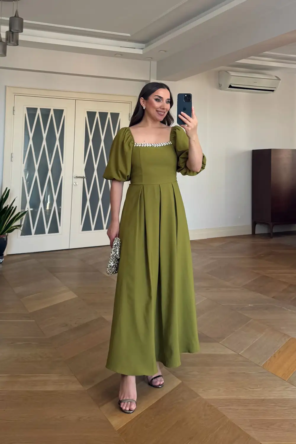 Kare Yaka Taş Detaylı Uzun Elbise - Yağ Yeşil