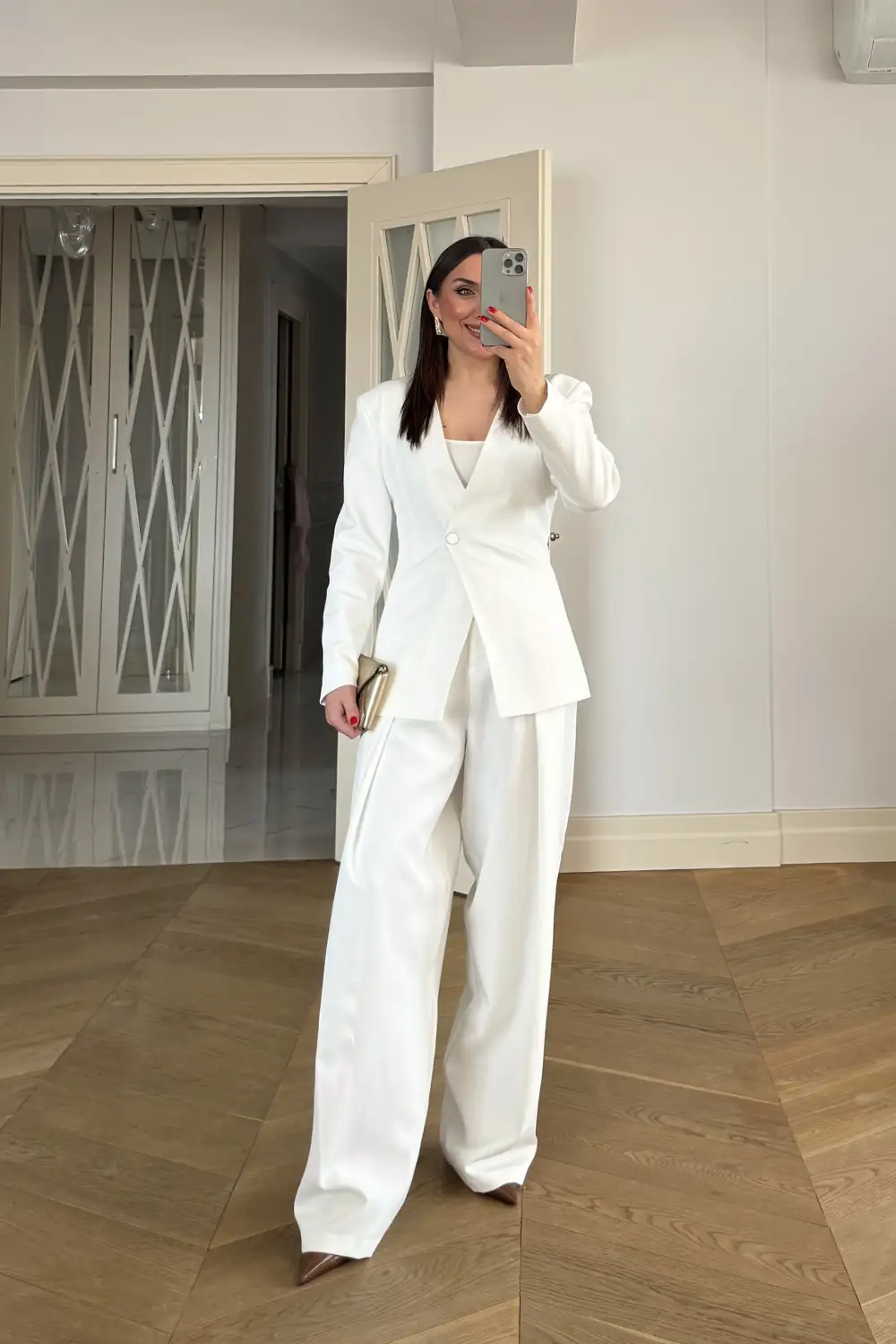 Yakasız Vücuda Oturan Blazer Kadın Ceket - Beyaz