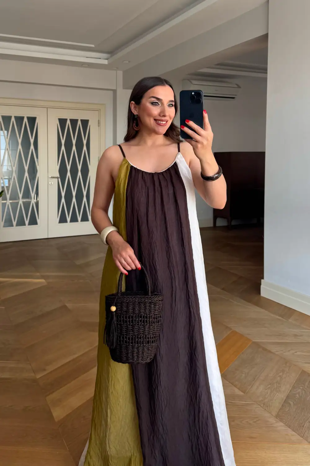 Askılı dökümlü midi elbise - Kahverengi