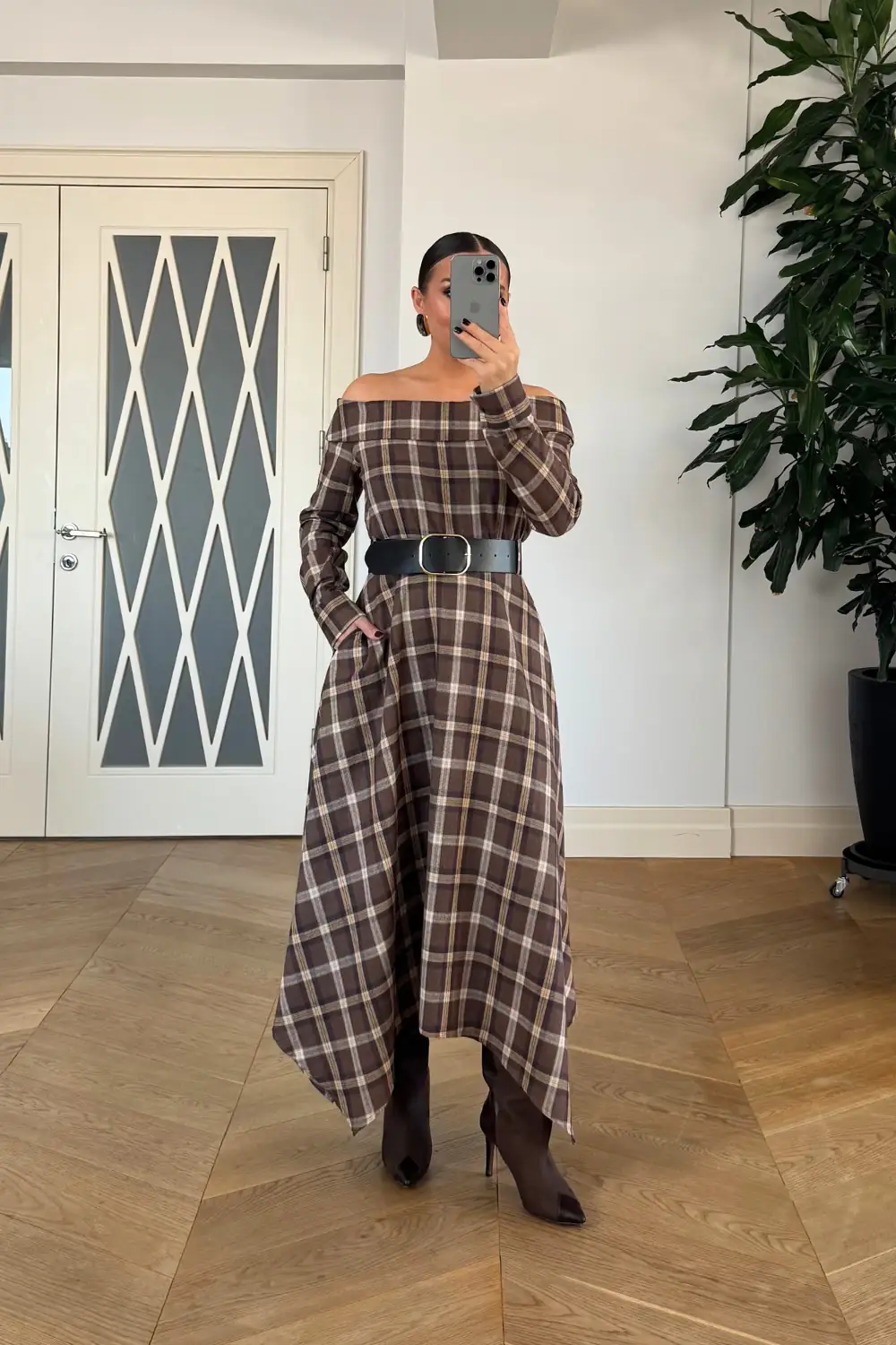 Madonna Yaka Ekoseli Elbise 5