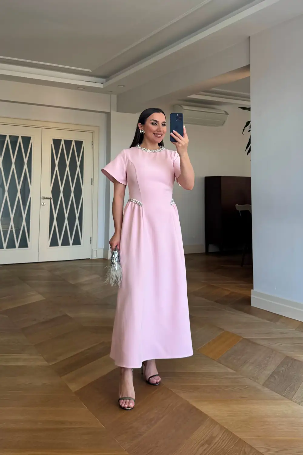 Taş Detaylı Kısa Kollu Midi Elbise - Pembe