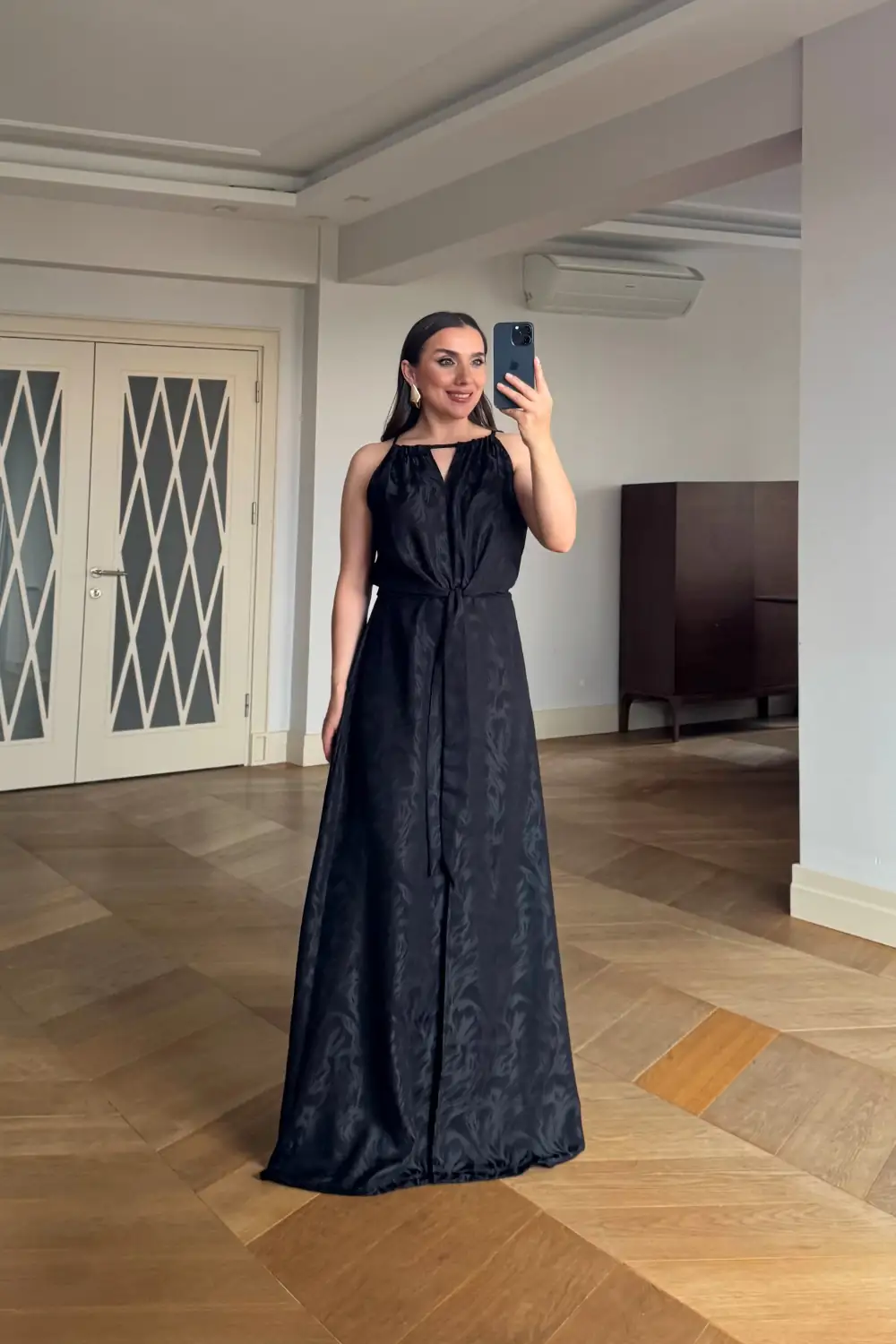 Halter yaka Bağlama Detaylı Uzun Elbise 4