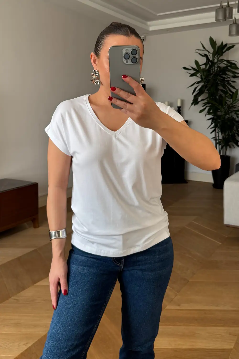 V Yaka Basic Kadın Tişört - Beyaz