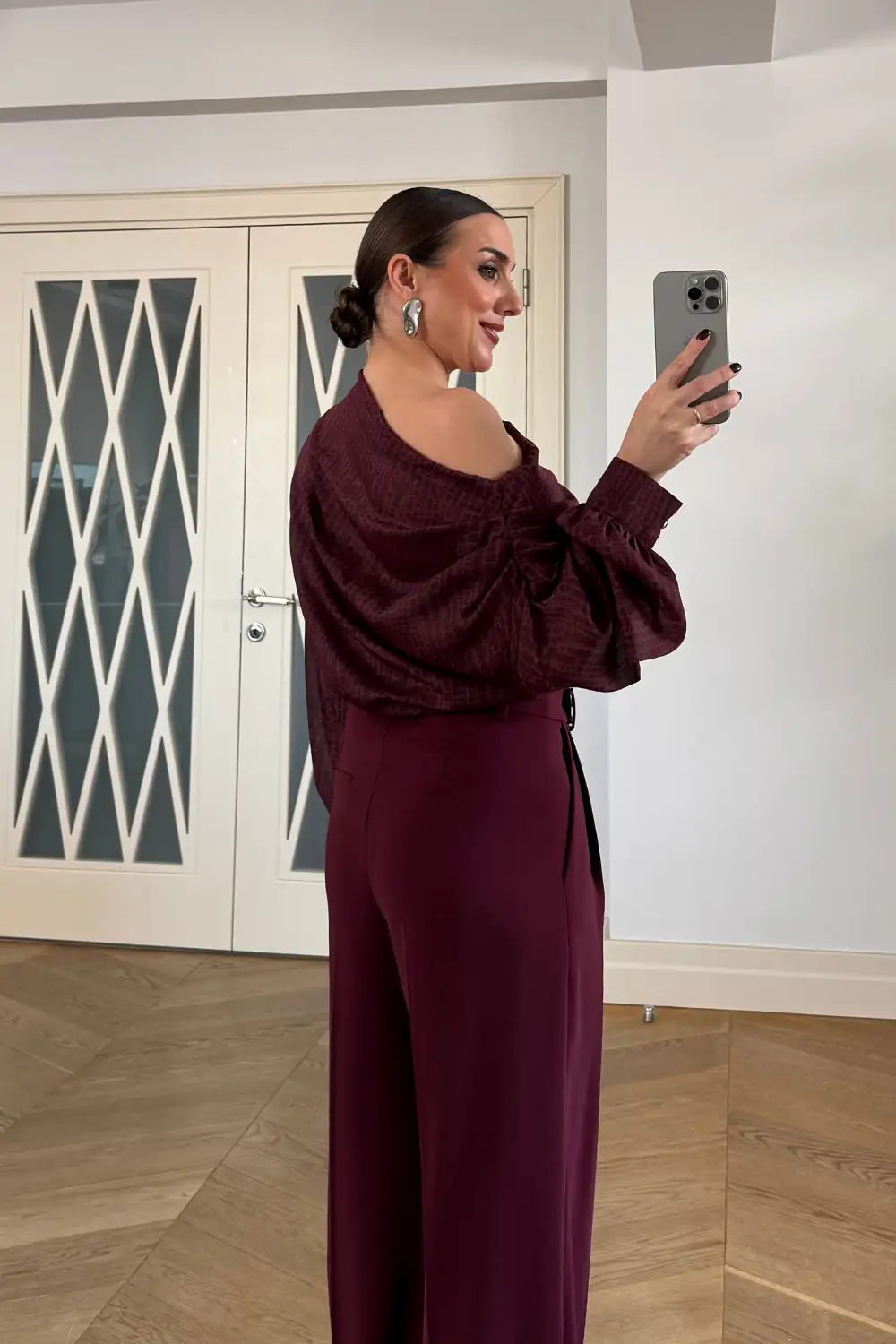Kayık Yaka Gül Detaylı Bluz 9
