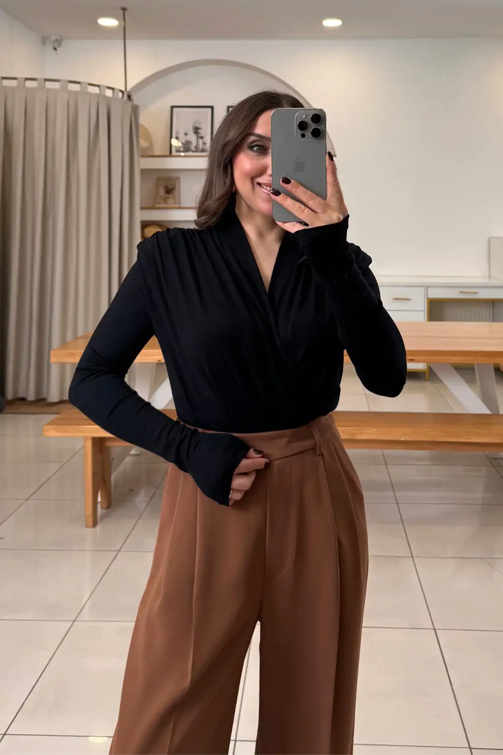 Kruvaze Yaka Vatkalı Uzun Kollu Bodysuit - SİYAH
