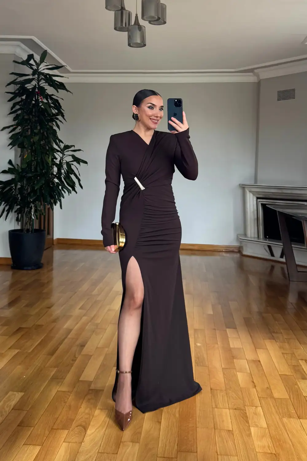 Kruvaze Drape Detaylı Yırtmaçlı Maxi Elbise - Kahverengi