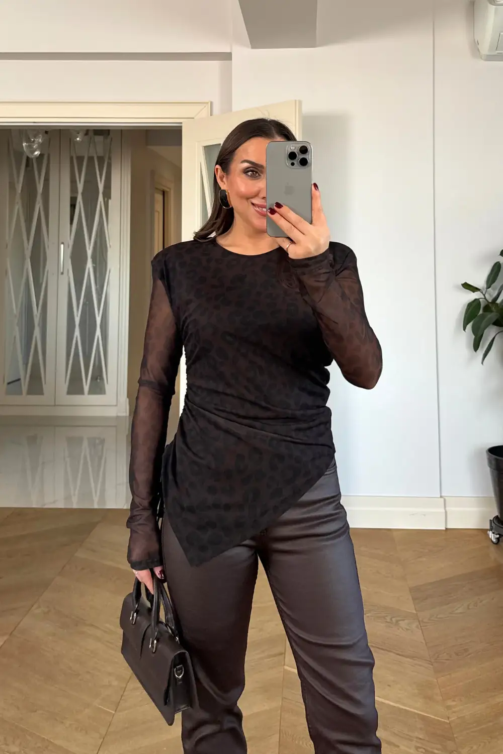 Vatkalı Büzgü Detaylı Tül Bluz 3