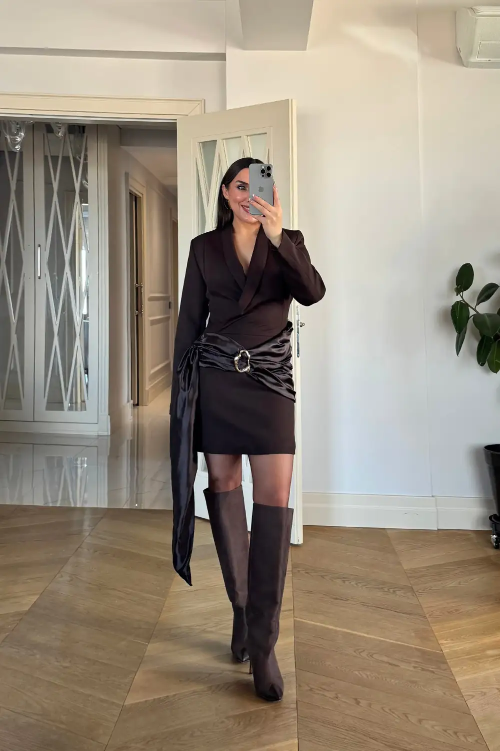 Kruvaze Yaka Toka Detaylı Mini Elbise 1