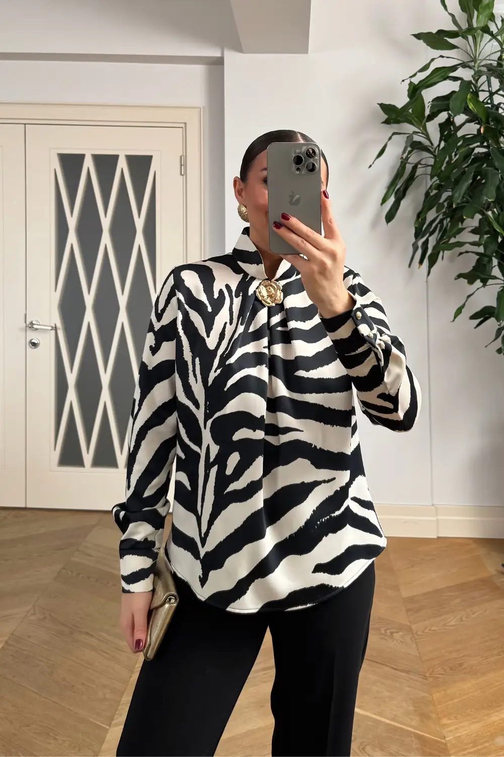 Zebra Desenli Broş Detaylı Bluz 3