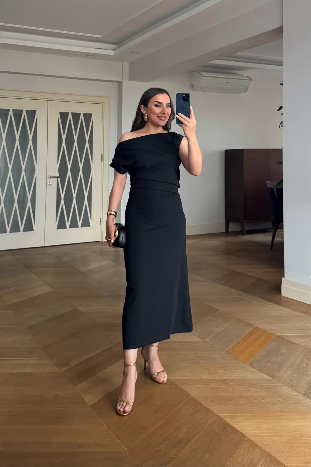 Kayık Yaka Drape Detaylı Midi Elbise - SİYAH