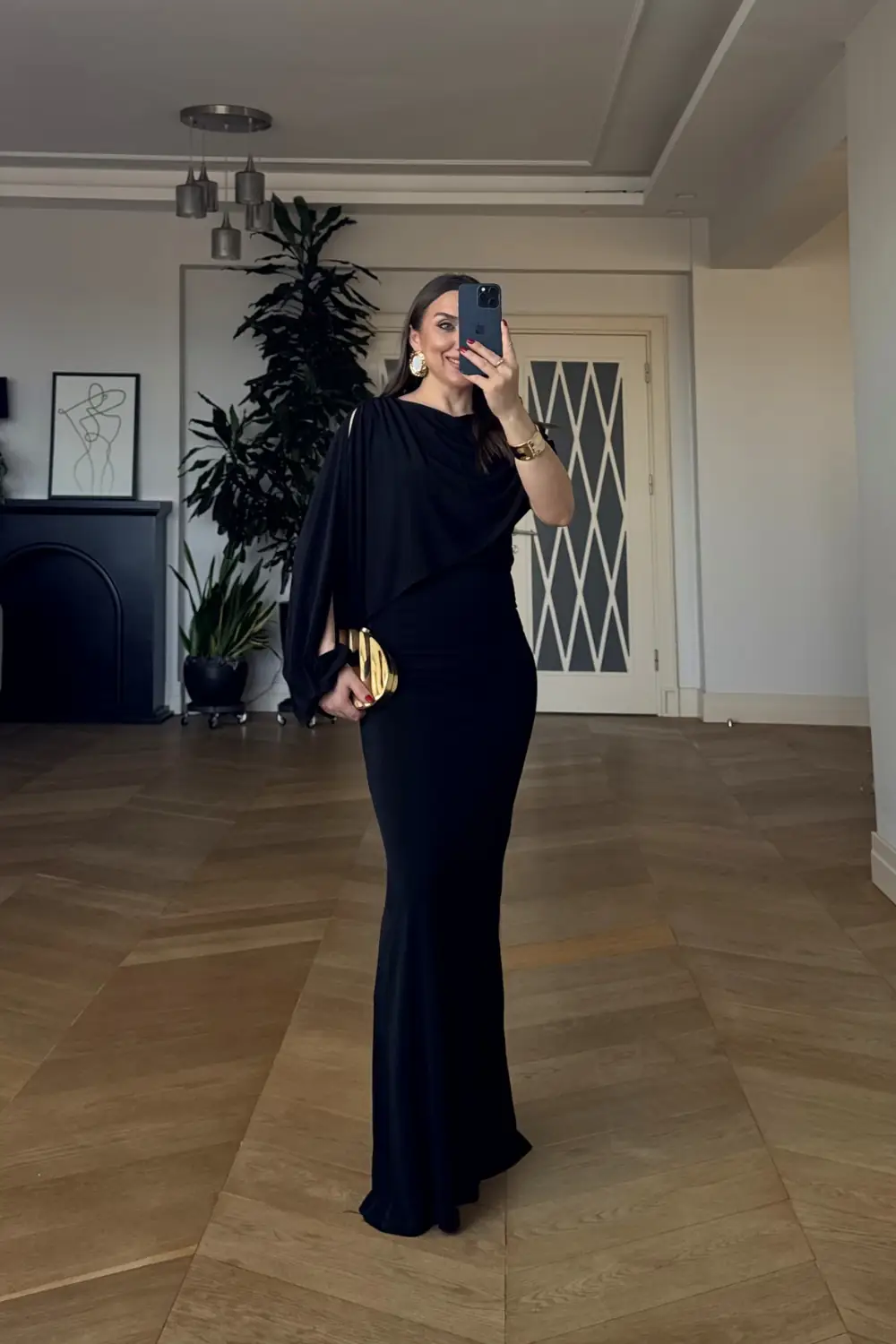 Tek Kol Dekolte Detaylı Uzun Elbise 4
