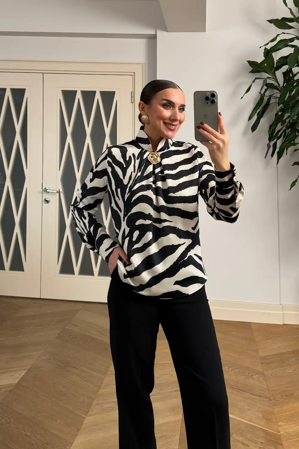 Zebra Desenli Broş Detaylı Bluz 6