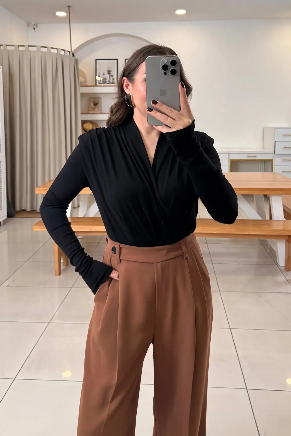 Kruvaze Yaka Vatkalı Uzun Kollu Bodysuit - SİYAH