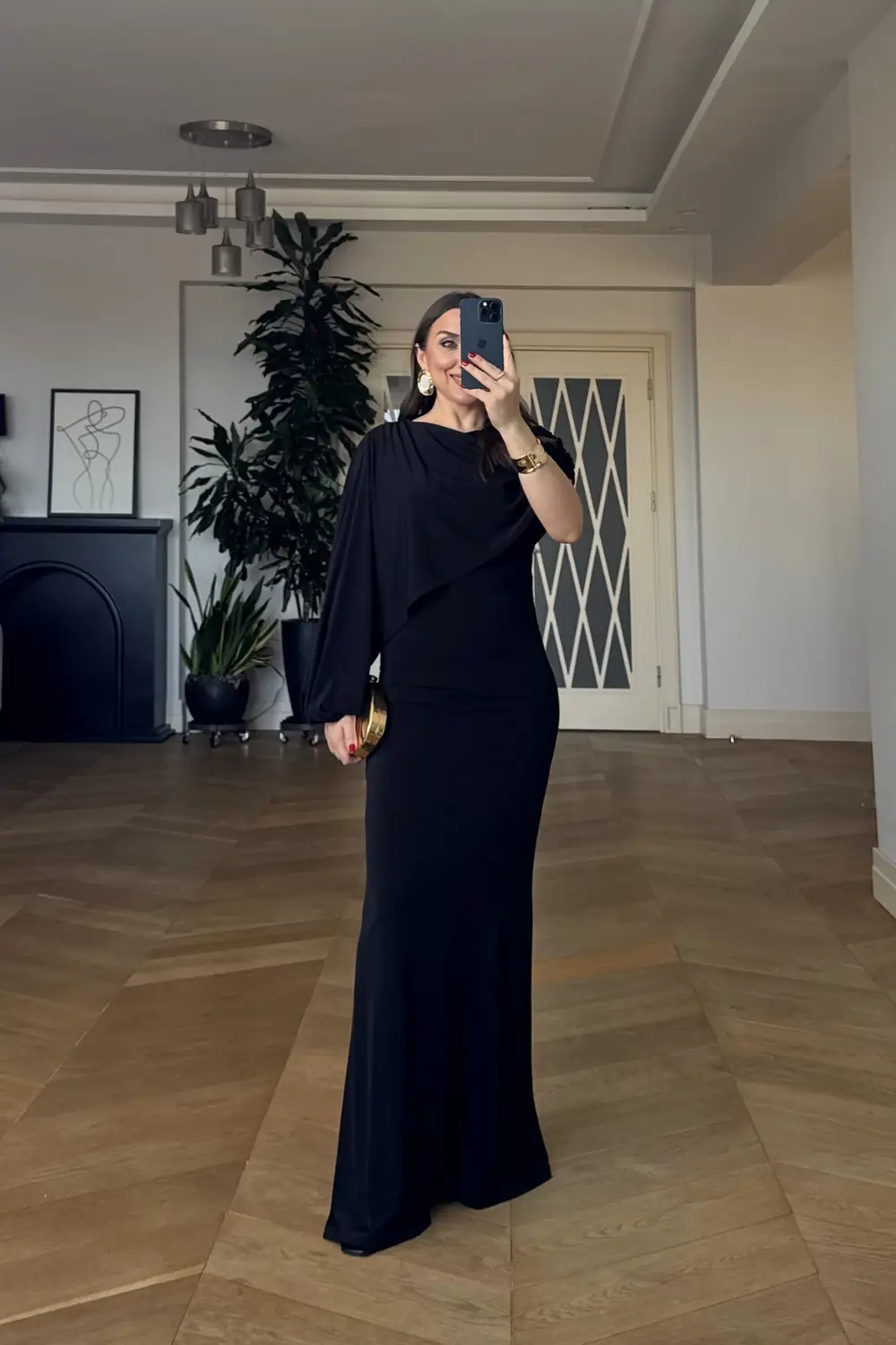 Tek Kol Dekolte Detaylı Uzun Elbise 3