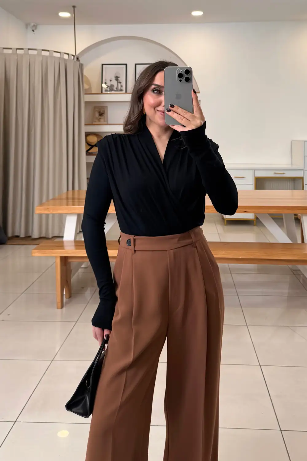 Kruvaze Yaka Vatkalı Uzun Kollu Bodysuit - SİYAH